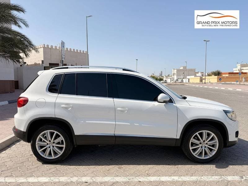 2016 Volkswagen Tiguan SE thumbnail 4