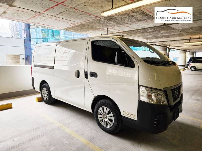 2022 Nissan Urvan STANDARD thumbnail 3