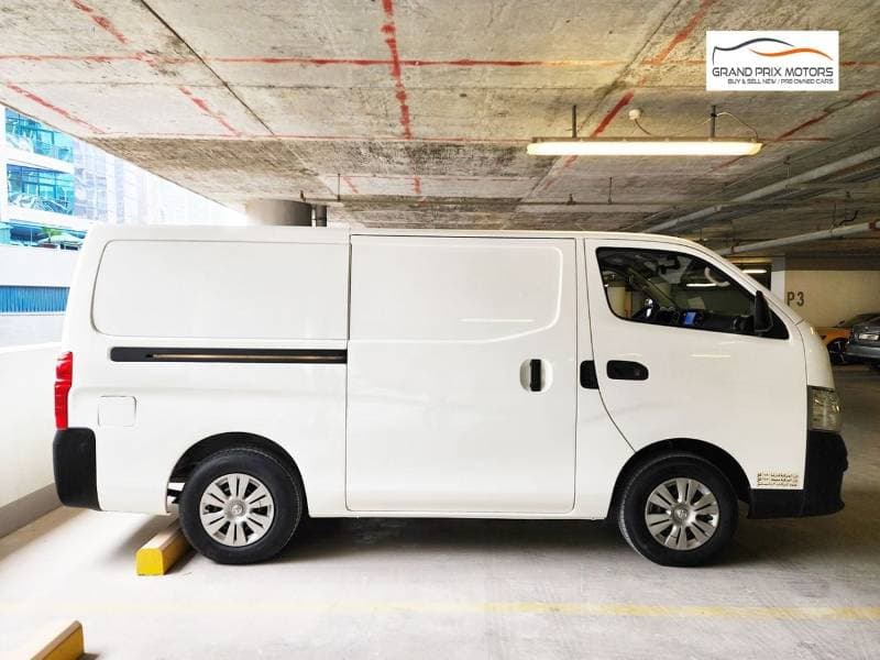 2022 Nissan Urvan STANDARD thumbnail 4