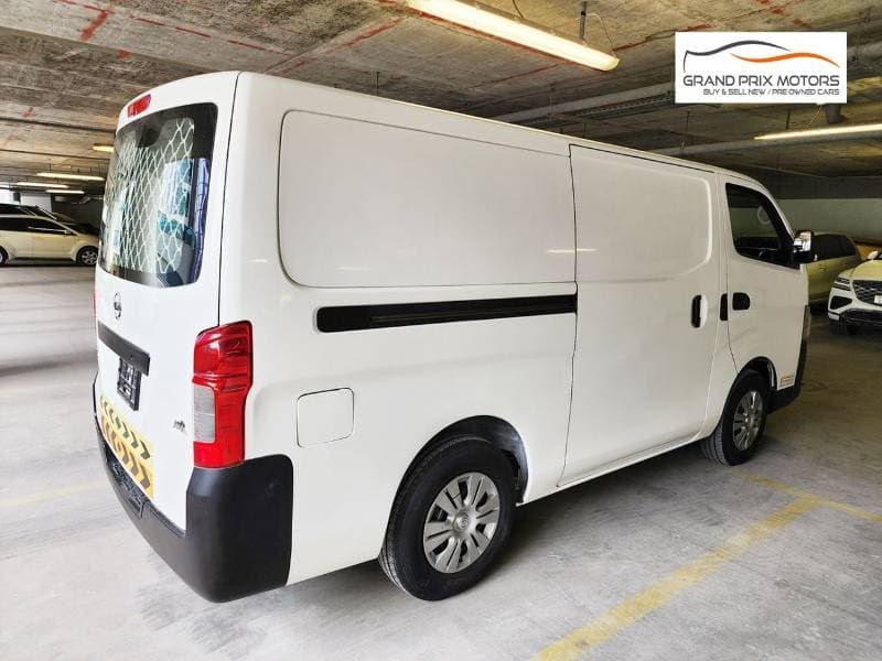 2022 Nissan Urvan STANDARD thumbnail 6