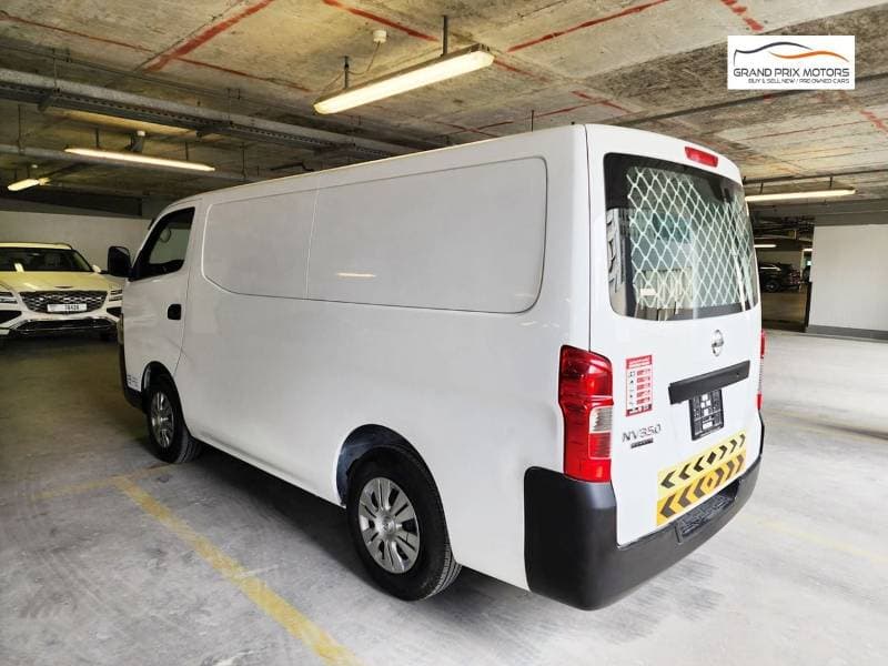 2022 Nissan Urvan STANDARD thumbnail 7