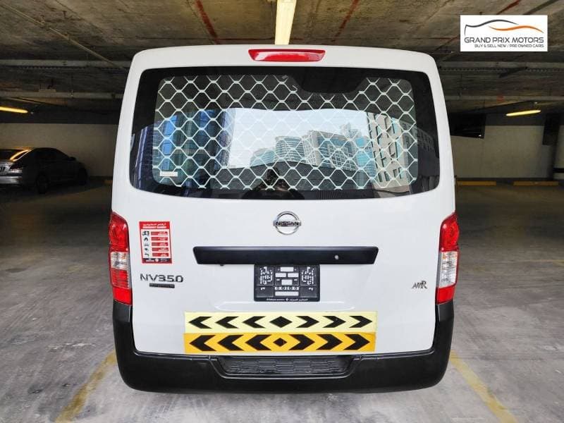 2022 Nissan Urvan STANDARD thumbnail 8