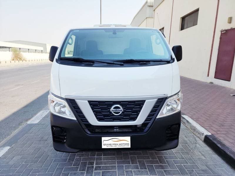2022 Nissan Urvan STANDARD thumbnail 2