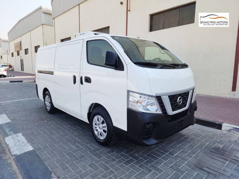 2022 Nissan Urvan STANDARD thumbnail 3