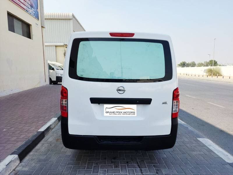 2022 Nissan Urvan STANDARD thumbnail 7