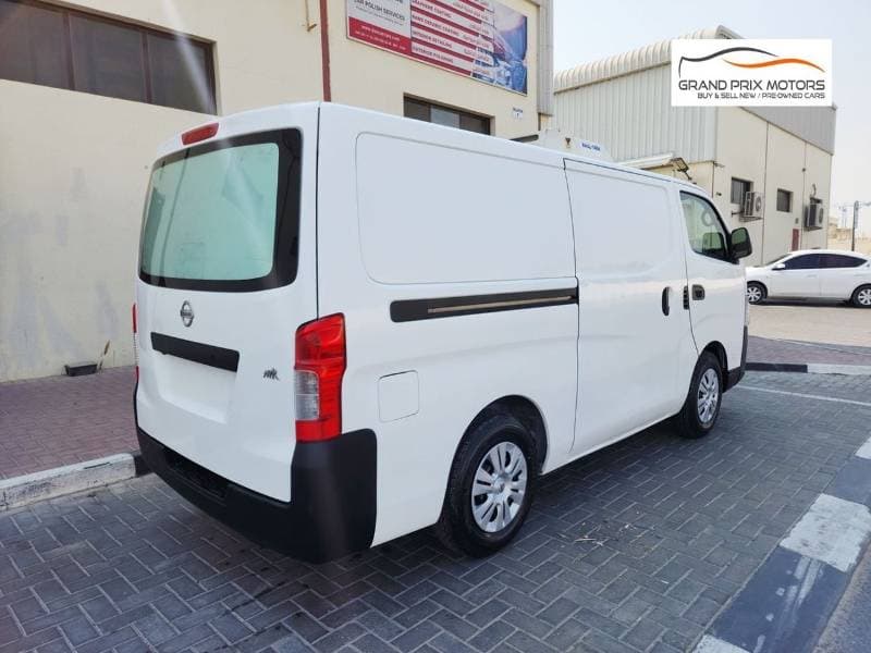 2022 Nissan Urvan STANDARD thumbnail 8