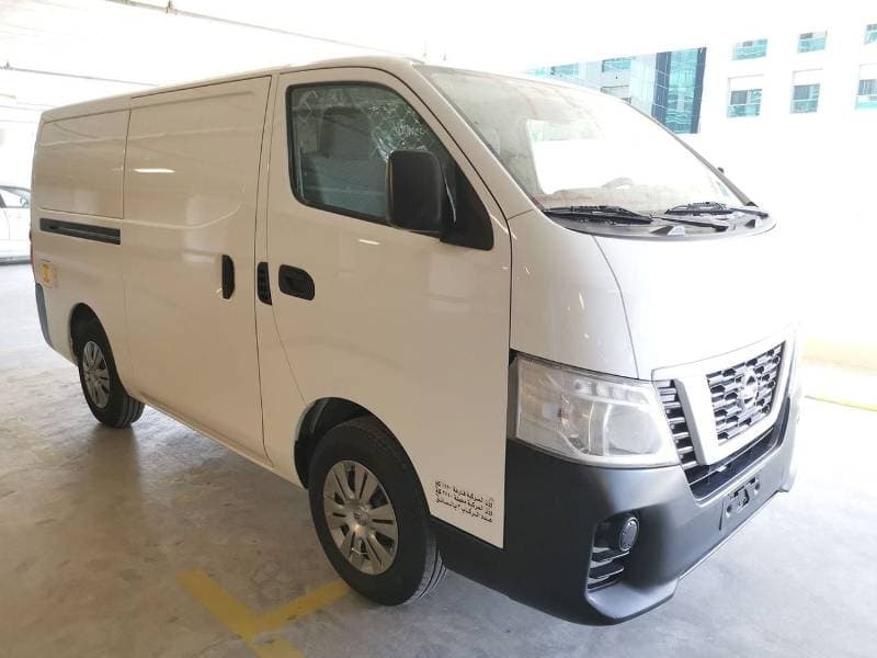 2021 Nissan Urvan STANDARD thumbnail 3