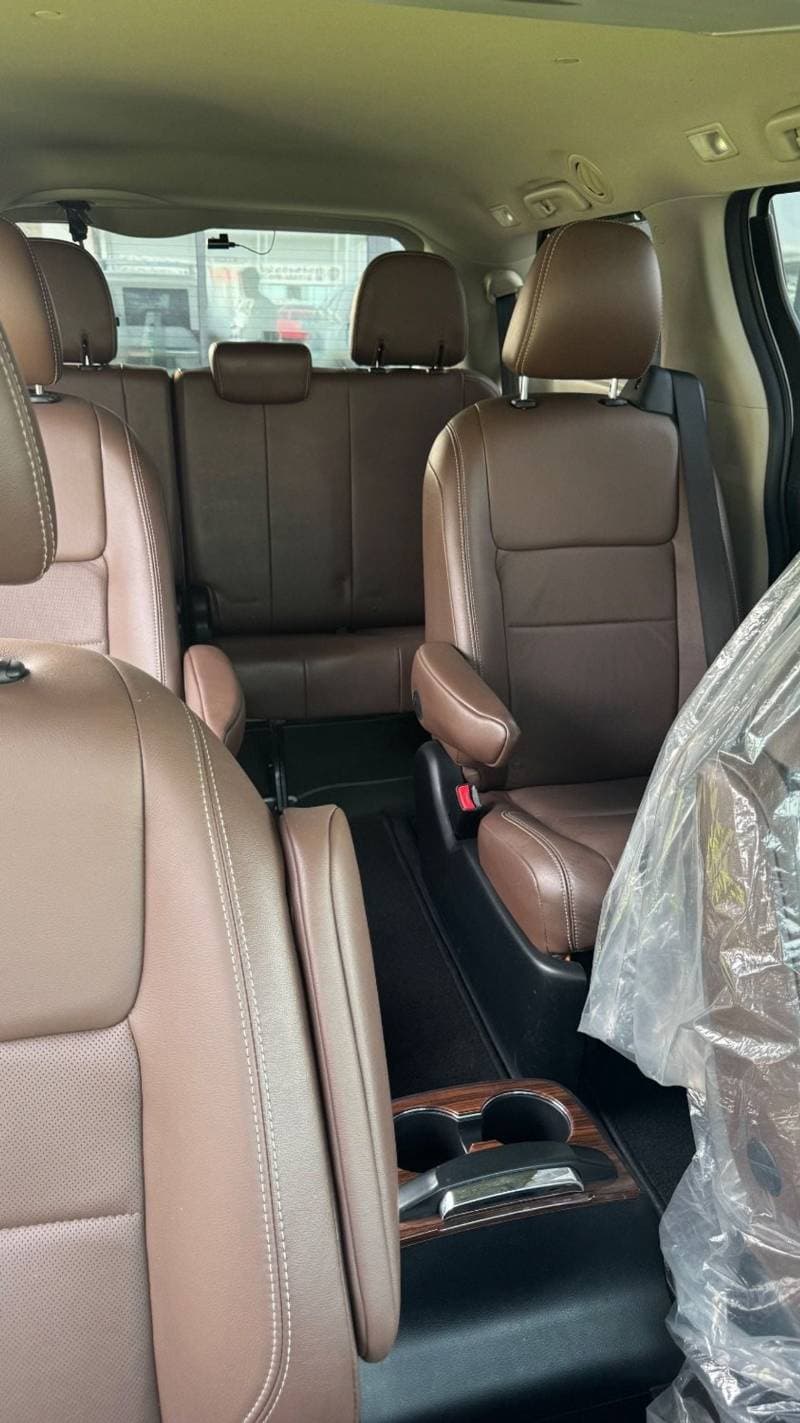 2017 Toyota Sienna Limited AWD thumbnail 3