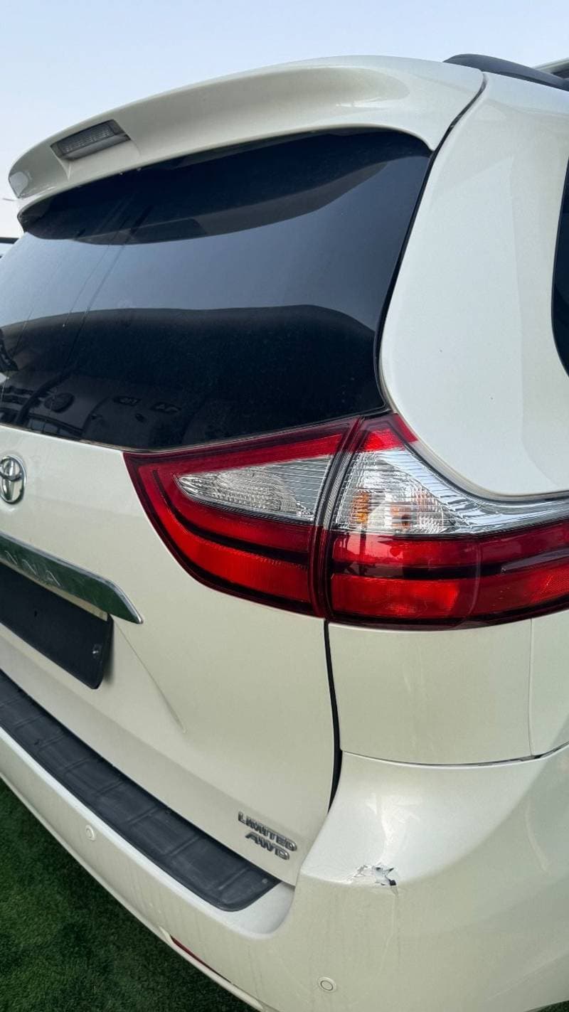 2017 Toyota Sienna Limited AWD thumbnail 7