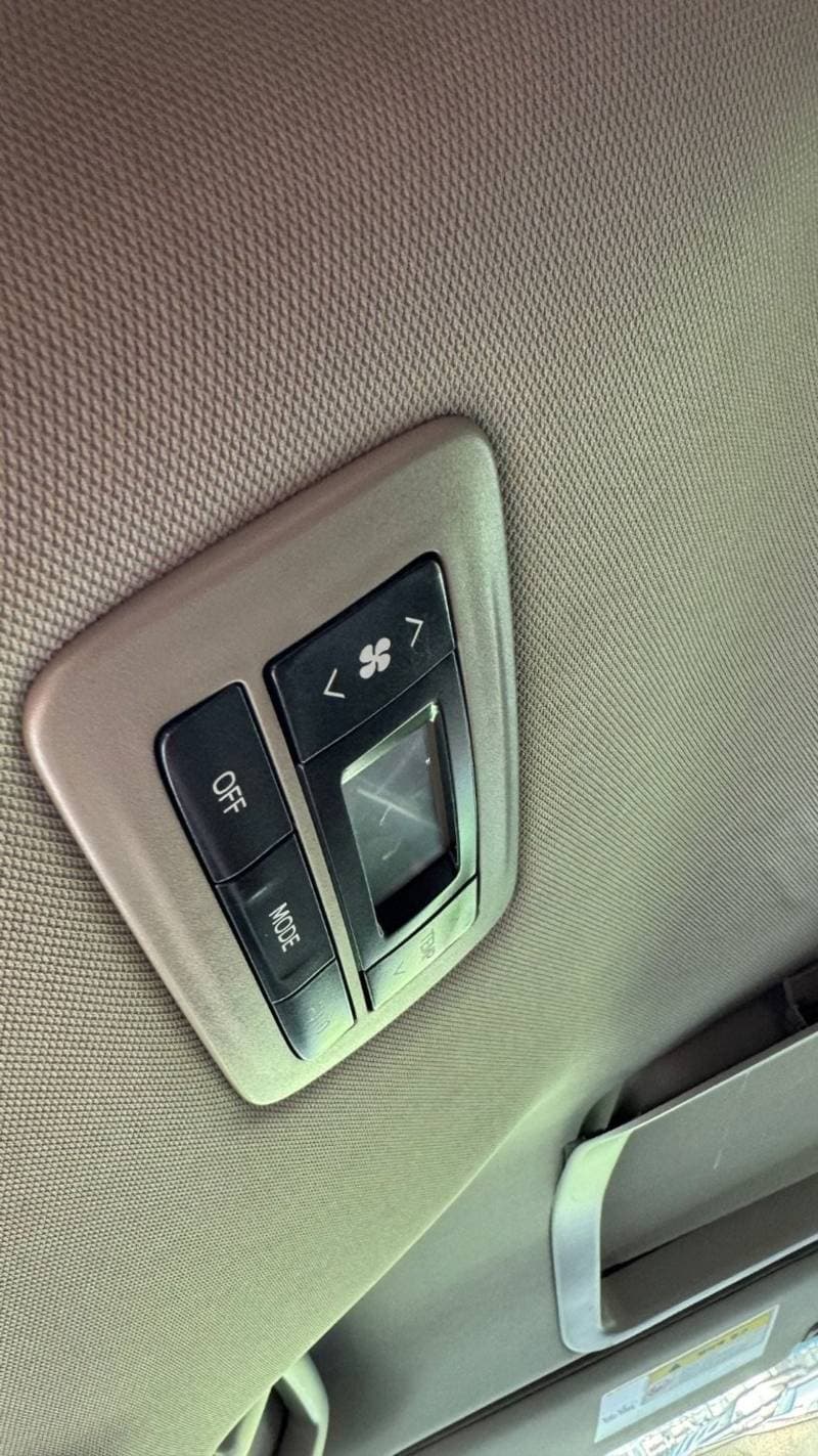 2017 Toyota Sienna Limited AWD thumbnail 8