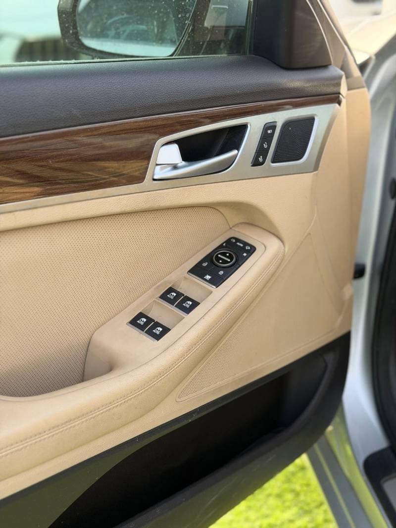 2017 Genesis G80 BASE thumbnail 8