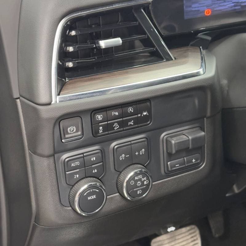 2025 Chevrolet Tahoe thumbnail 8