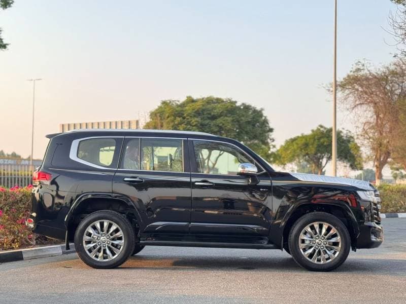 2026 Toyota Land Cruiser VXR thumbnail 4