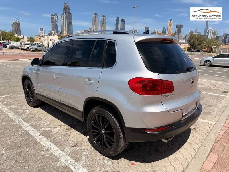 2014 Volkswagen Tiguan SE thumbnail 6