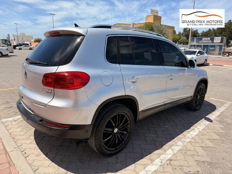 2014 Volkswagen Tiguan SE thumbnail 7