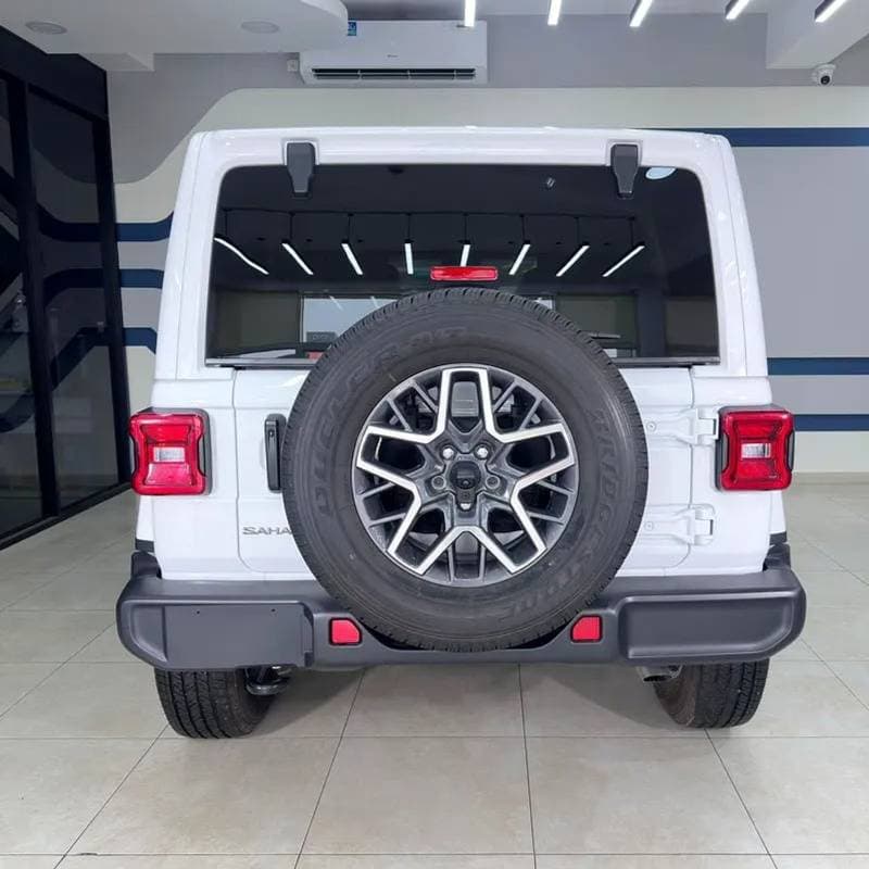 2025 Jeep Wrangler Unlimited SAHARA thumbnail 5