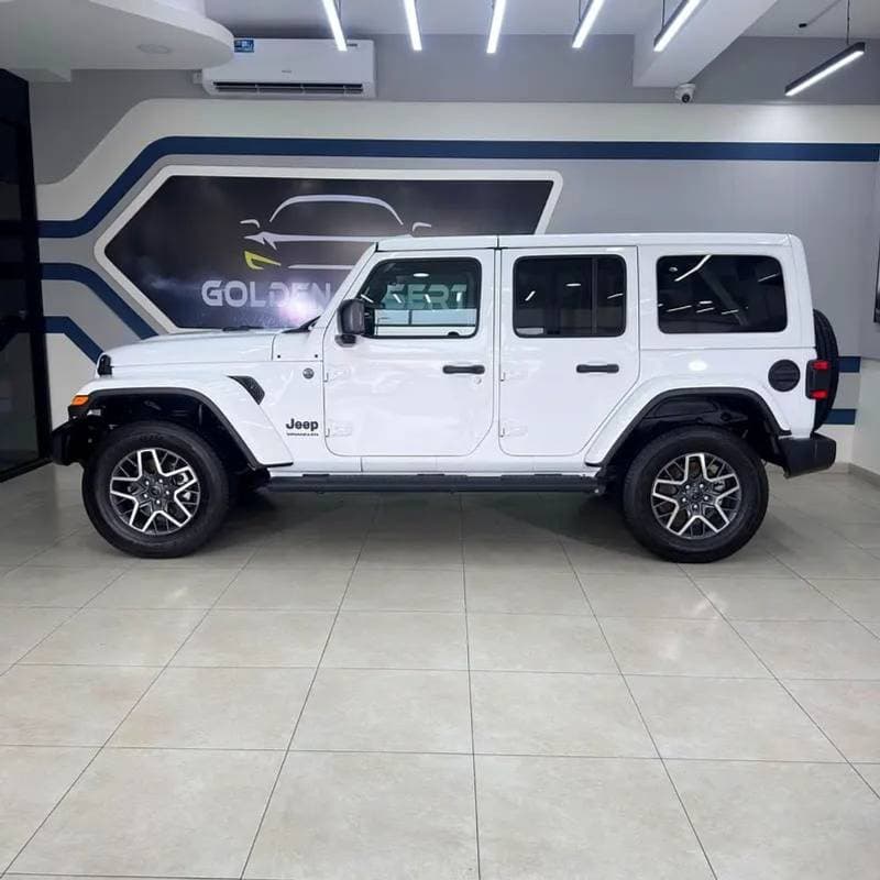 2025 Jeep Wrangler Unlimited SAHARA thumbnail 3