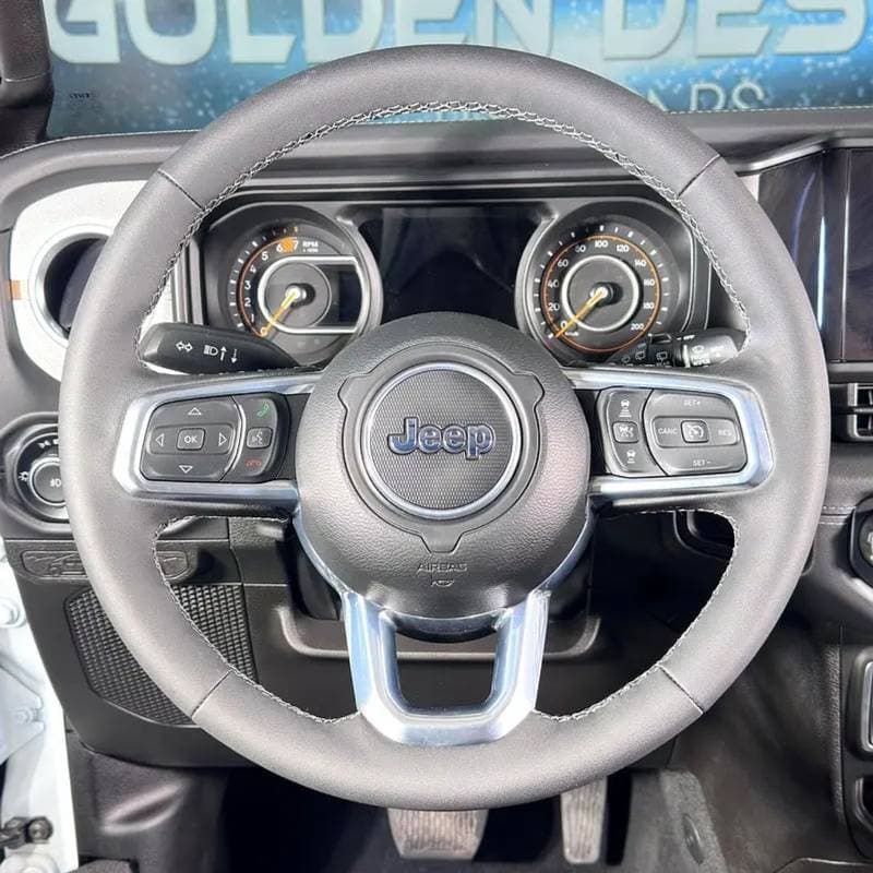 2025 Jeep Wrangler Unlimited SAHARA thumbnail 7