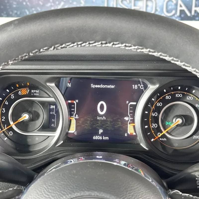 2025 Jeep Wrangler Unlimited SAHARA thumbnail 6