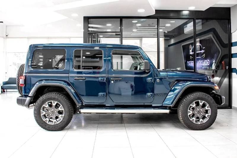 2025 Jeep Wrangler Unlimited SAHARA thumbnail 4