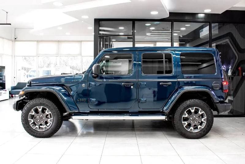 2025 Jeep Wrangler Unlimited SAHARA thumbnail 3