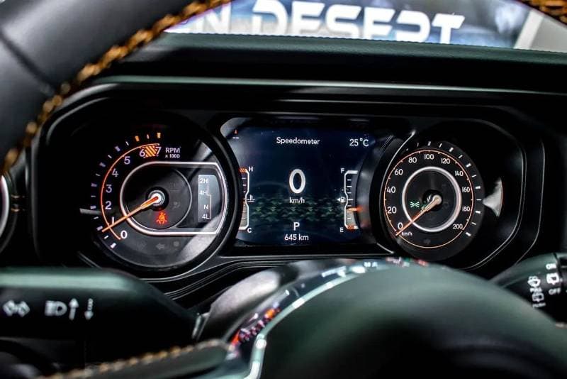 2025 Jeep Wrangler Unlimited SAHARA thumbnail 6