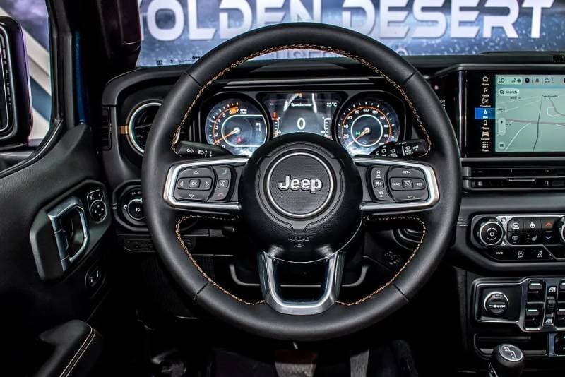 2025 Jeep Wrangler Unlimited SAHARA thumbnail 7