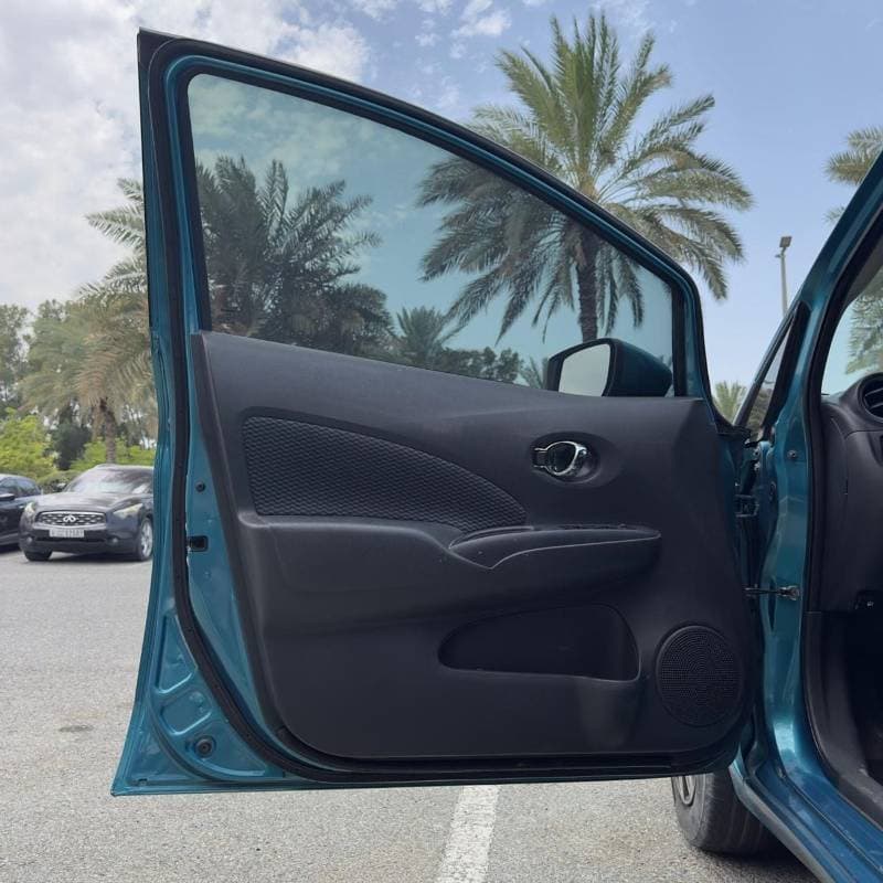 2015 Nissan Versa S thumbnail 6
