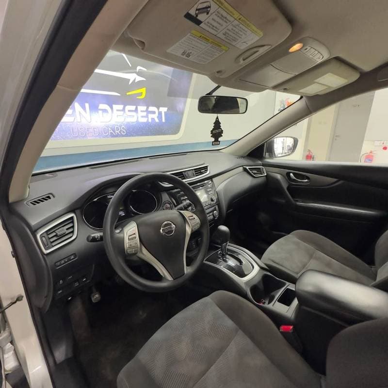 2016 Nissan Rogue SV thumbnail 7