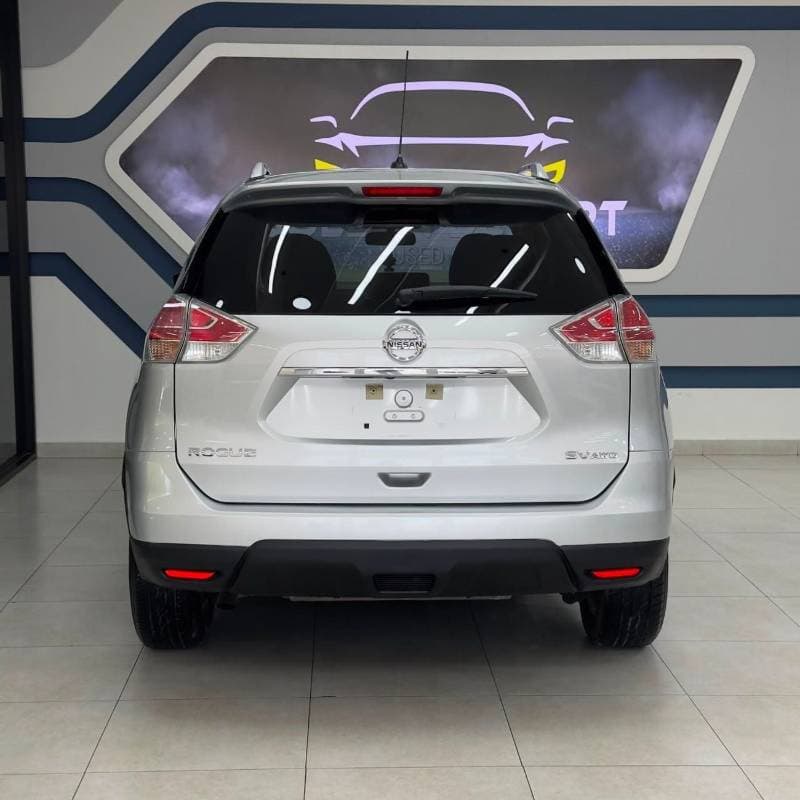 2016 Nissan Rogue SV thumbnail 5