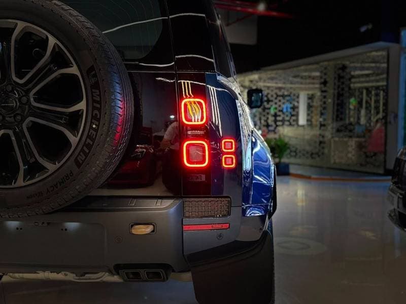 2026 Land Rover Defender 110 OCTA EDITION ONE P635 thumbnail 8