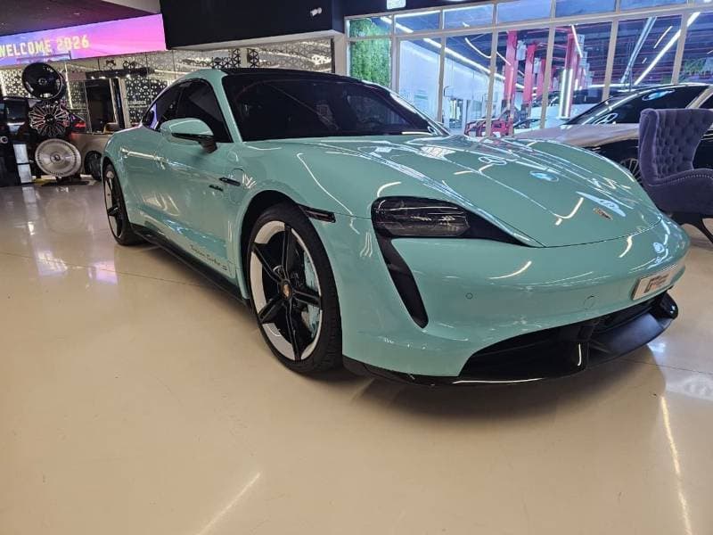 2021 Porsche Taycan TURBO S thumbnail 4