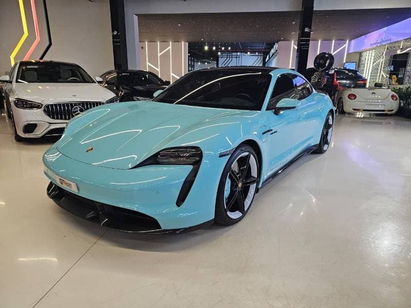 2021 Porsche Taycan TURBO S thumbnail 2