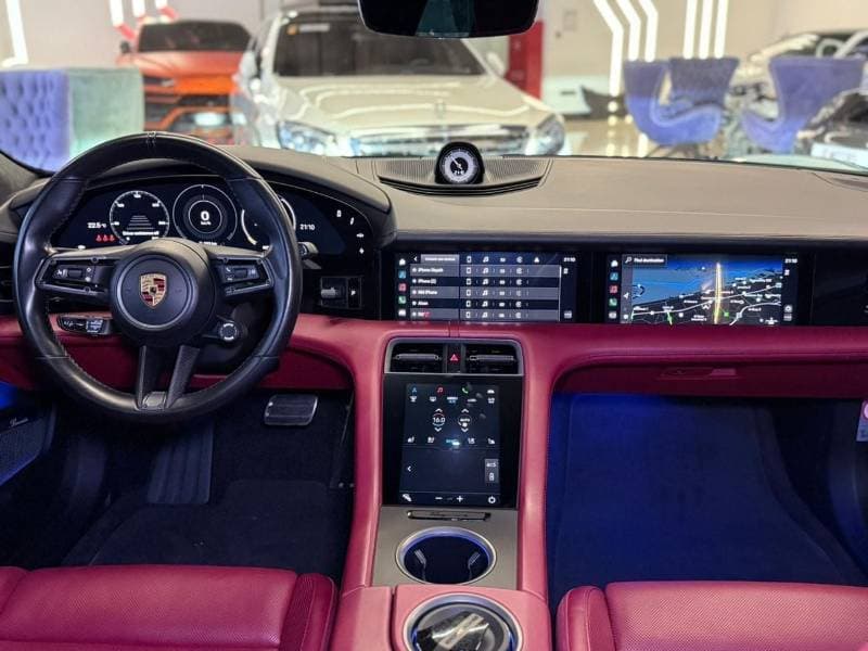 2021 Porsche Taycan TURBO S thumbnail 8