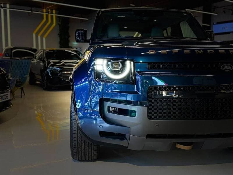 2026 Land Rover Defender 110 OCTA EDITION ONE P635 thumbnail 4