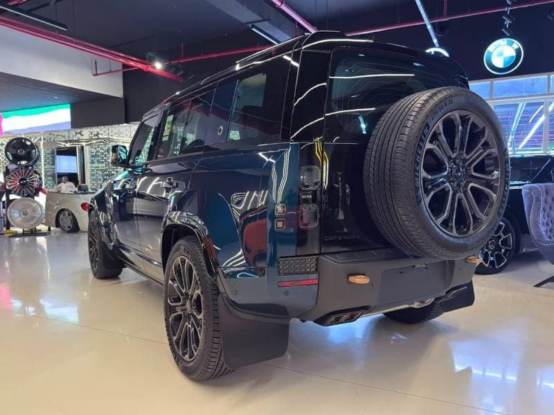 2026 Land Rover Defender 110 OCTA EDITION ONE P635 thumbnail 7