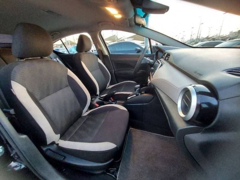 2021 Nissan Versa SR thumbnail 4