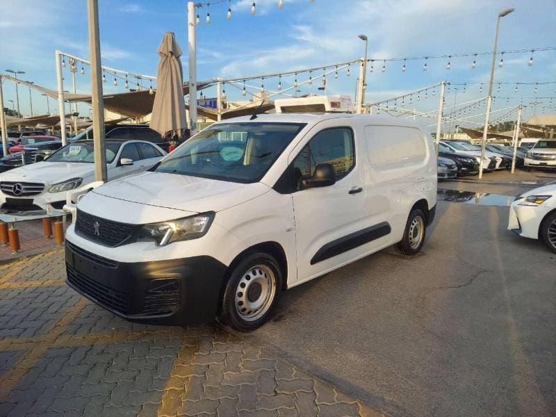 2020 Peugeot Partner STANDARD thumbnail 2