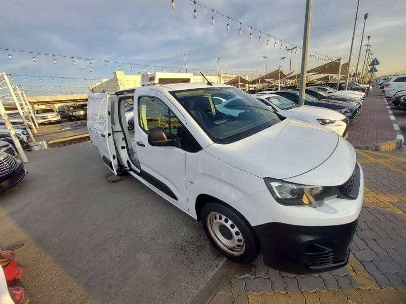 2020 Peugeot Partner STANDARD thumbnail 3
