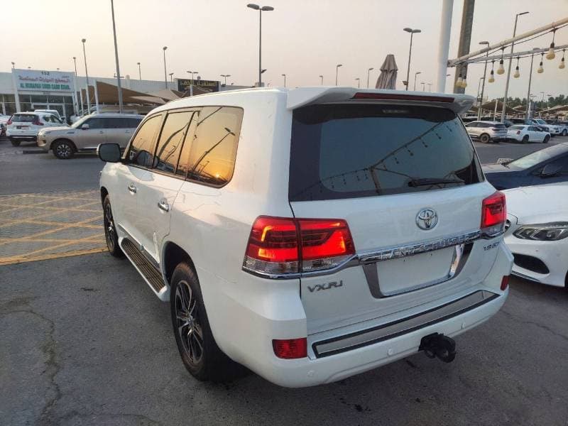 2011 Toyota Land Cruiser VXR TOP thumbnail 3