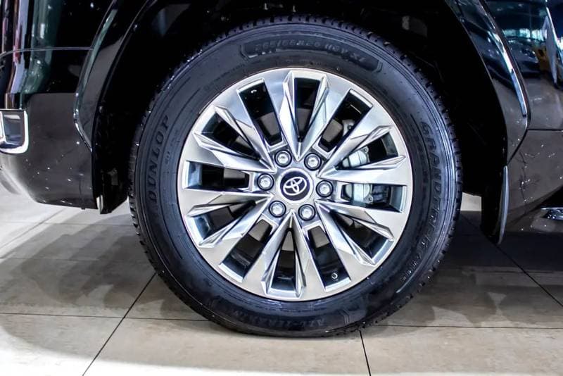 2023 Toyota Land Cruiser VXR thumbnail 8
