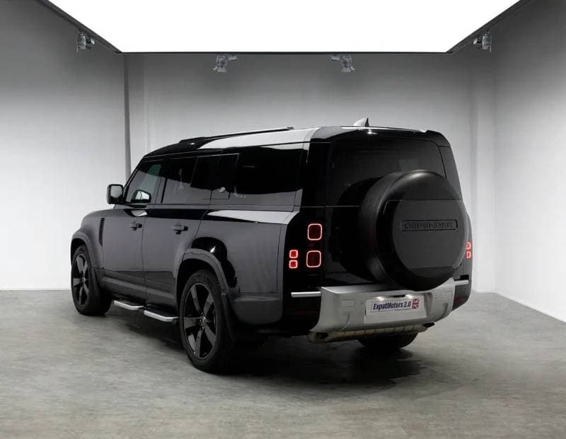 2023 Land Rover Defender thumbnail 3