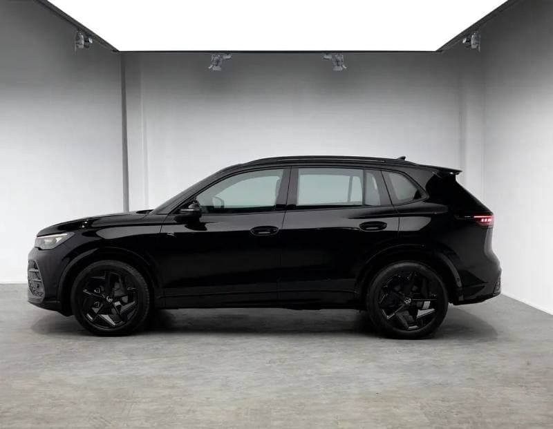 2026 Volkswagen Tiguan R LINE thumbnail 2