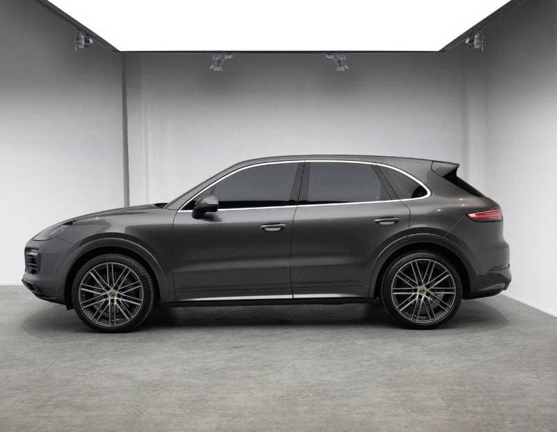 2023 Porsche Cayenne S thumbnail 2