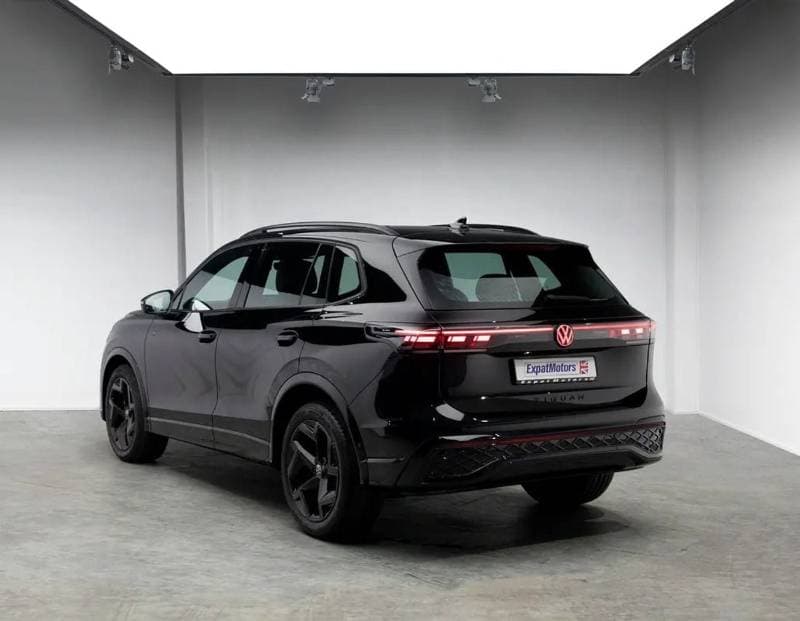 2026 Volkswagen Tiguan R LINE thumbnail 3