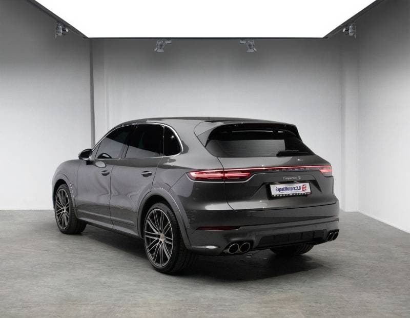 2023 Porsche Cayenne S thumbnail 3