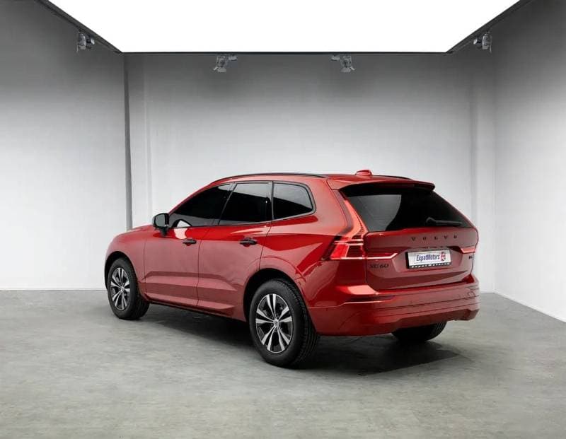 2022 Volvo XC60 MOMENTUM thumbnail 3