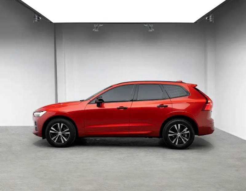 2022 Volvo XC60 MOMENTUM thumbnail 2