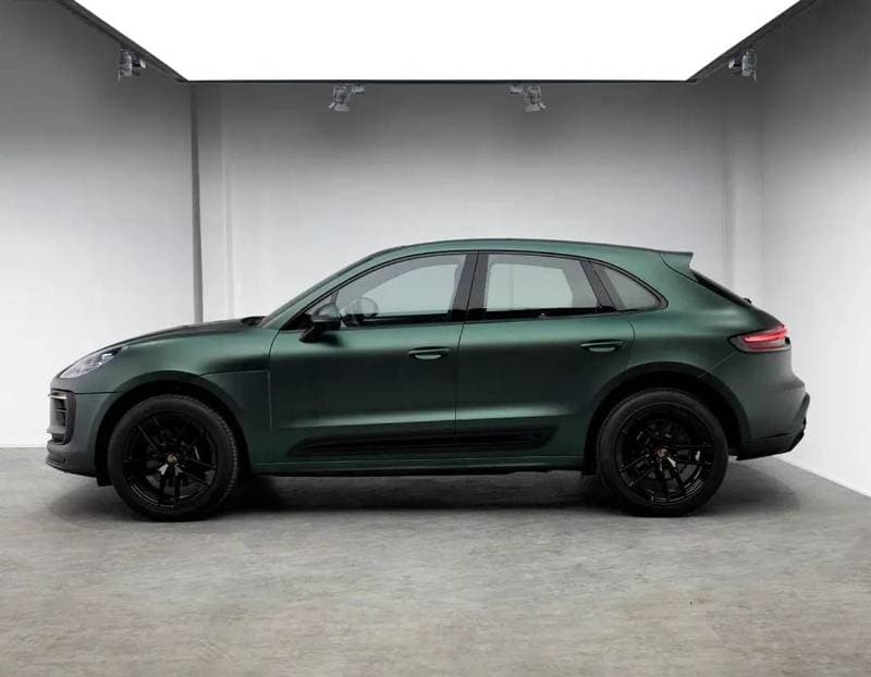 2023 Porsche Macan STANDARD thumbnail 2