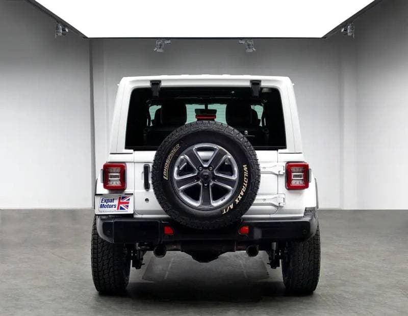 2019 Jeep Wrangler SAHARA thumbnail 4